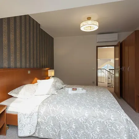 Apartment Duplex Penthouse Rosa 4*